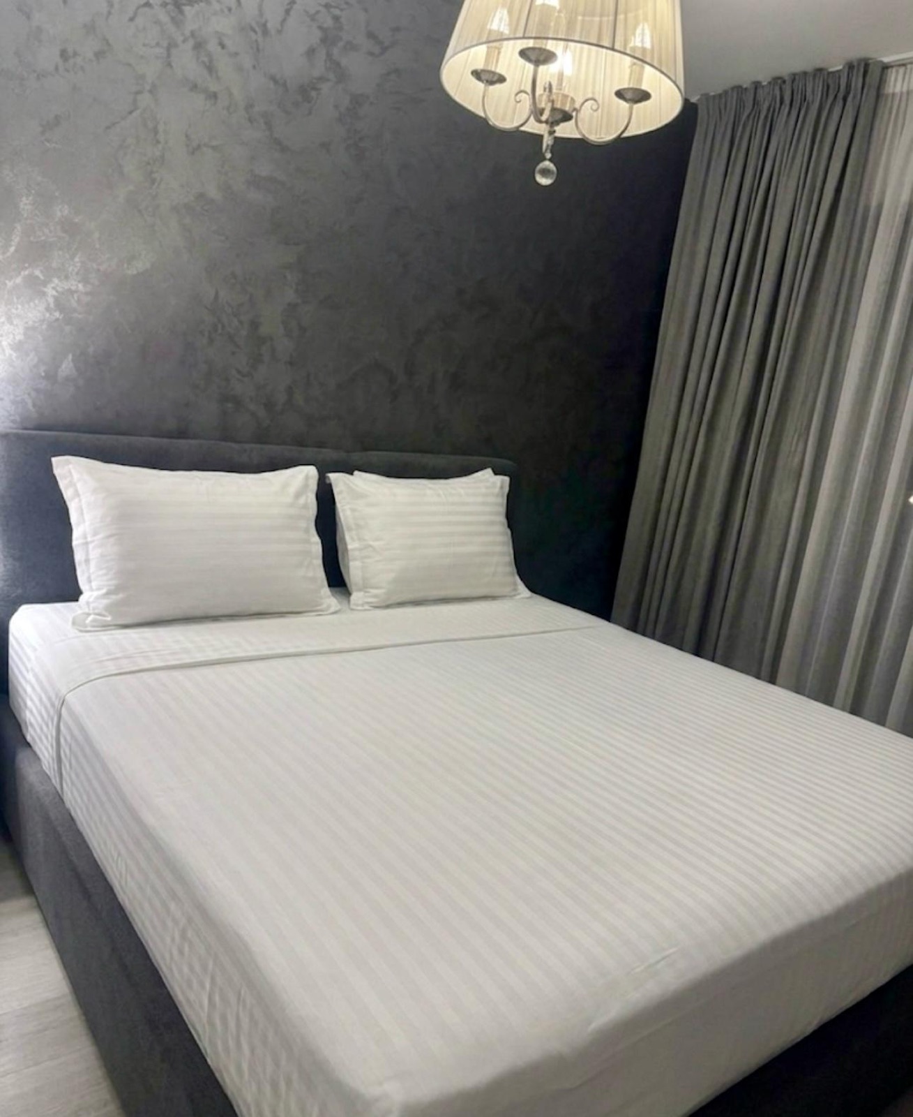 Dormitor matrimonial cu lenjerie premium